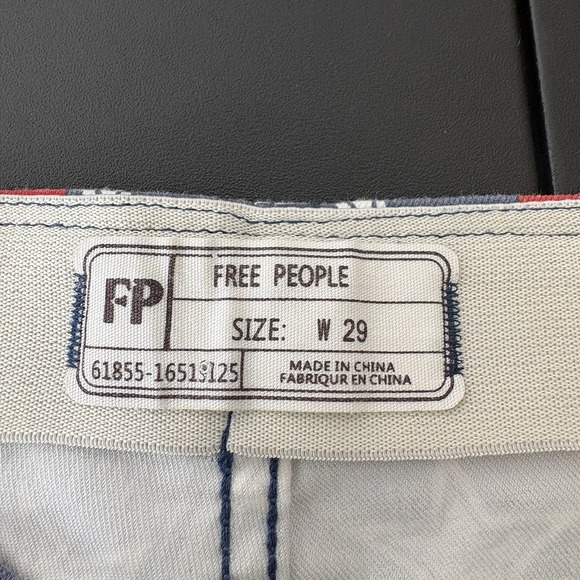 Free People Penny Pull On Jeans Womens Size 29x29 Blue Red Stars Stripe Flare - Picture 5 of 6